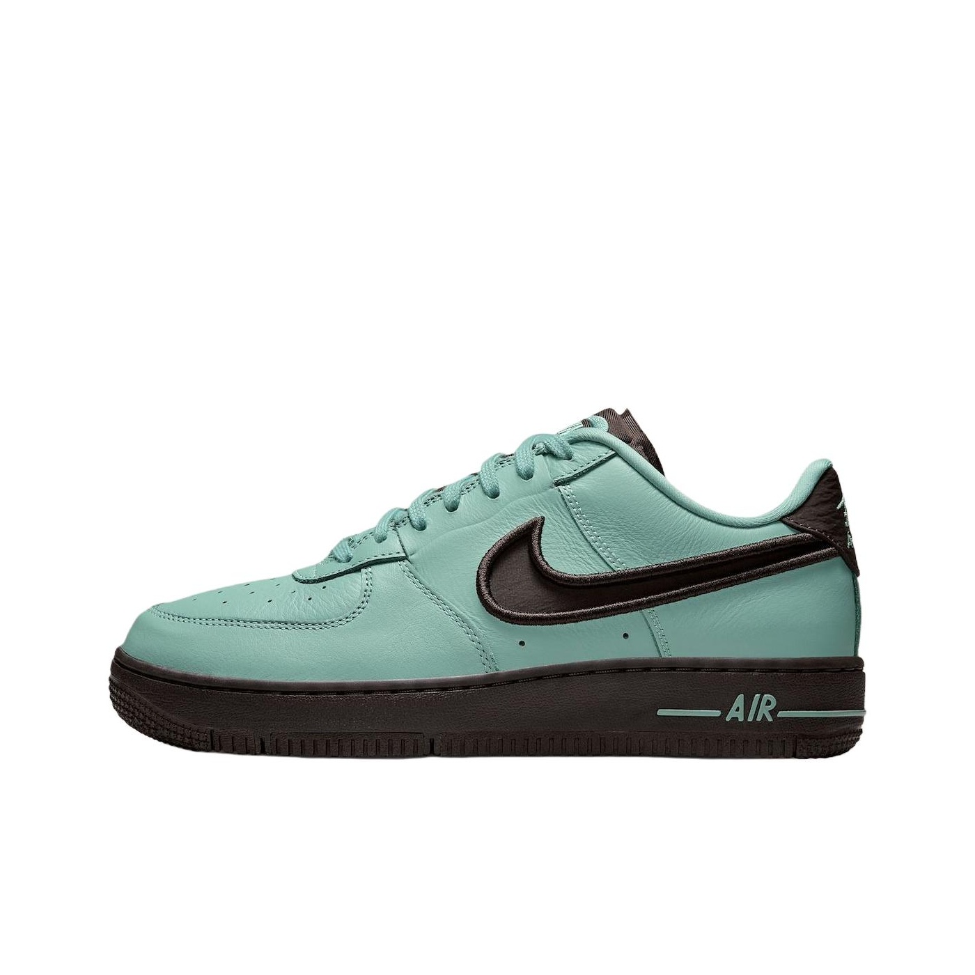 حذاء نايك إير فورس 1 المقاوم ل - مراجعة Nike Shoes Air Force 1 وسعره